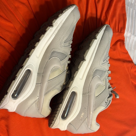 Nike - Picture 4 of 5